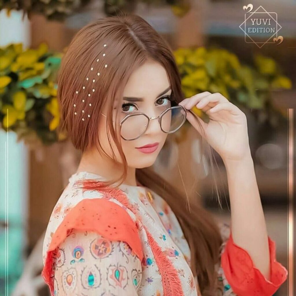 Cute girl pic profile
