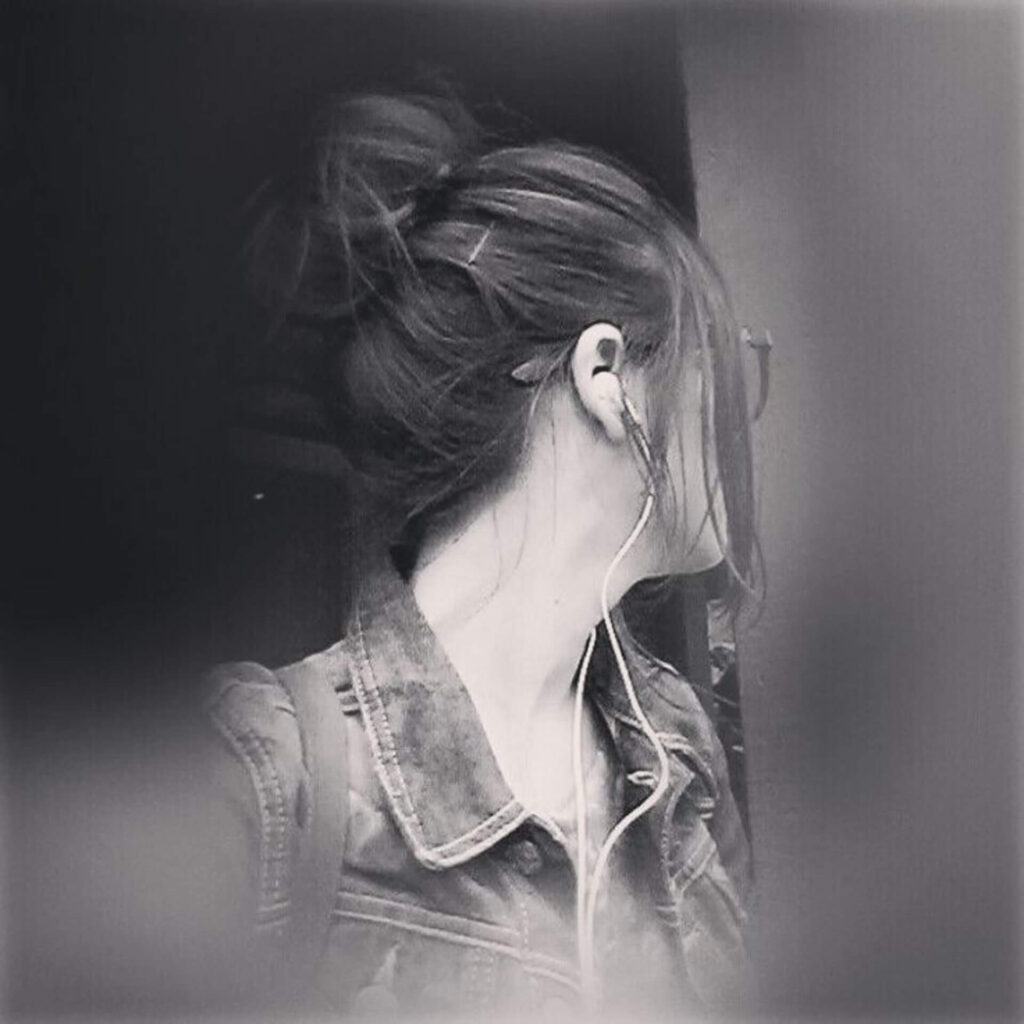 Simple, cute girl pic
