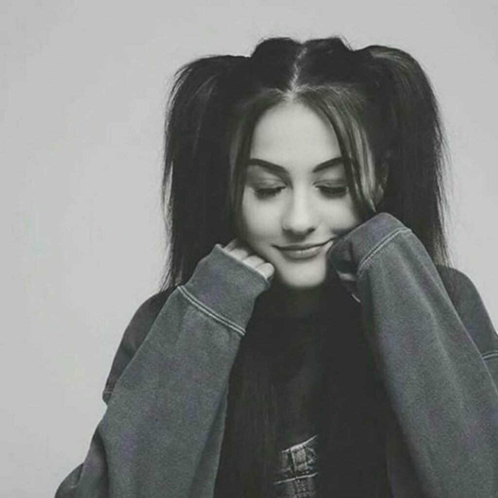 Cute girl pic profile simple
